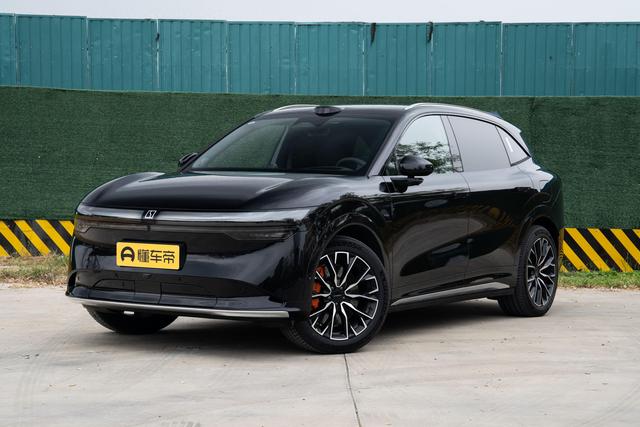 极氪7X：续航超700km，加速3.8s，标配800V，适合谁