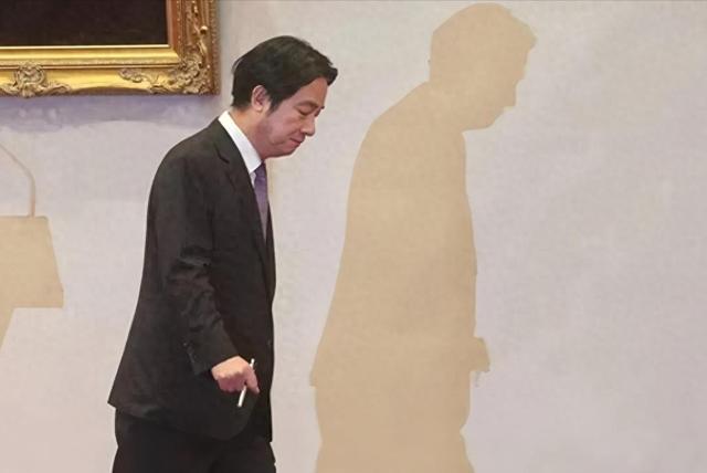 两个信号证明国家收台在即，蒋万安提前返台，蓝白联手逼宫赖清德