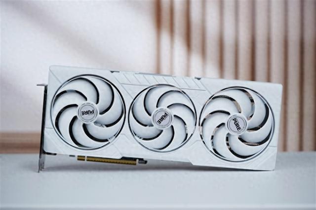 锐龙7 9700X搭配RX 9070 XT游戏测试：能赢8400MHz高频内存的Ultra 9 285K