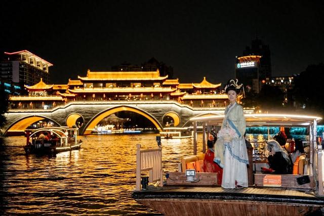 中秋国庆“双节”叠加 夜游锦江沉浸式体验受热捧​​