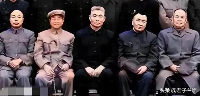 1960年北京肖华	、叶剑英、陈赓、肖劲光	、谭政五位在一起拍照留影