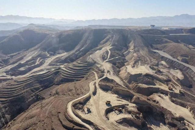 雪道总长6公里、垂直落差126米，包头首座大型专业室外滑雪场下月运营