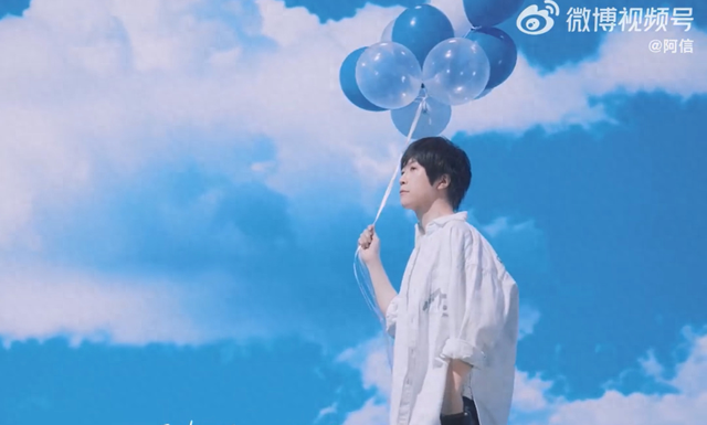 刘若英个人资料（阿信刘若英新歌上线两人穿白衬衫牛仔裤出镜）