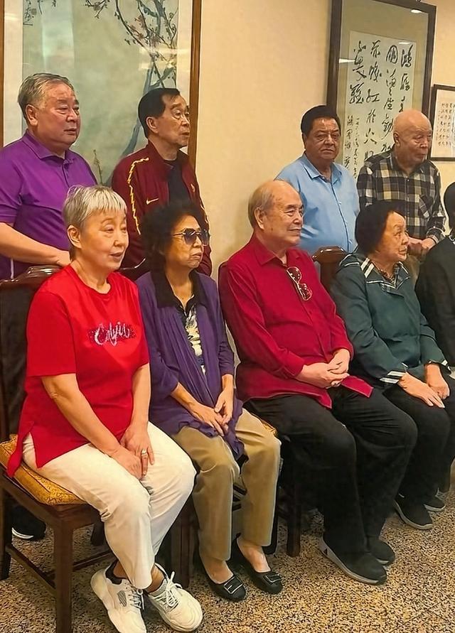 相声界泰斗北京聚会，李国盛坐C位，李金斗 赵炎 石富宽站二排