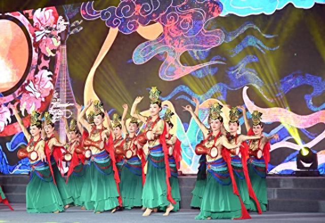观文化展演、赏文创市集、玩国风运动…… 国庆中秋夜游浪漫首开