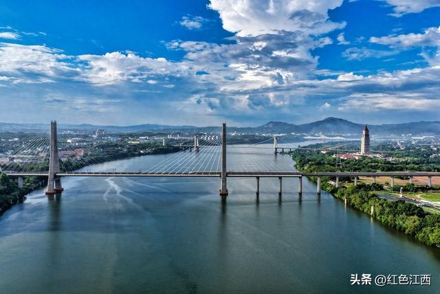 章贡江交汇处：三座跨江大桥卧碧波 交通生态协同绘就宜居新图景
