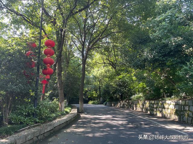 叮咚！你有杭州千年古刹待游览，免费无商业化，可山顶见自己！