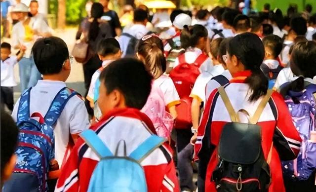 年轻人不婚恋，消费难释放？当务之急是给打工人放秋假