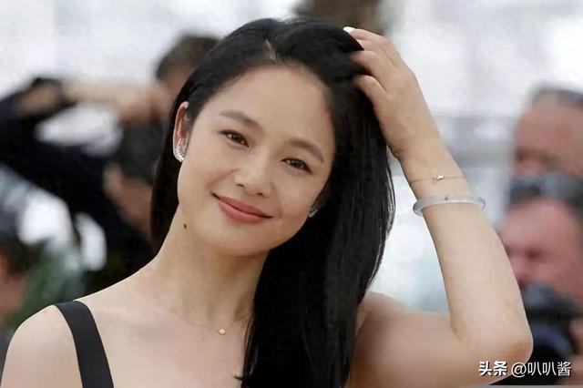 挤走小三小四，完胜刘晓庆，被风流导演独宠20年，她到底啥手段？