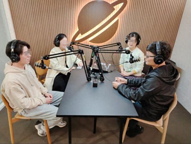剪辑3小时变3分钟！AI工具曝光：输入文字，自动生成双人对话播客