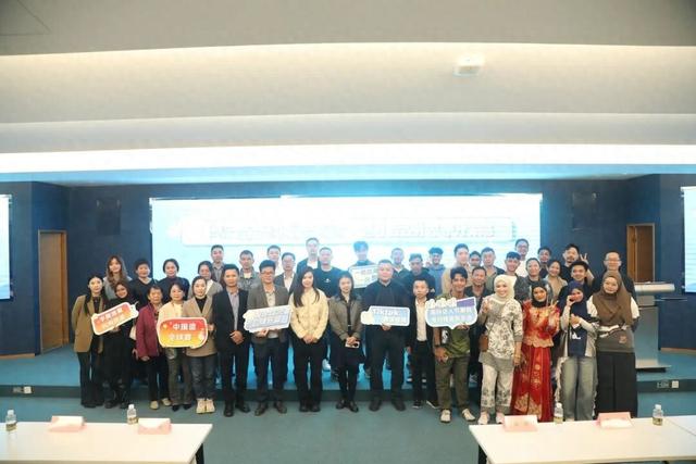 东盟网红漫游海南自贸港采风行：在生态软件园“数”见未来 于定安美食中“醉”享烟火！