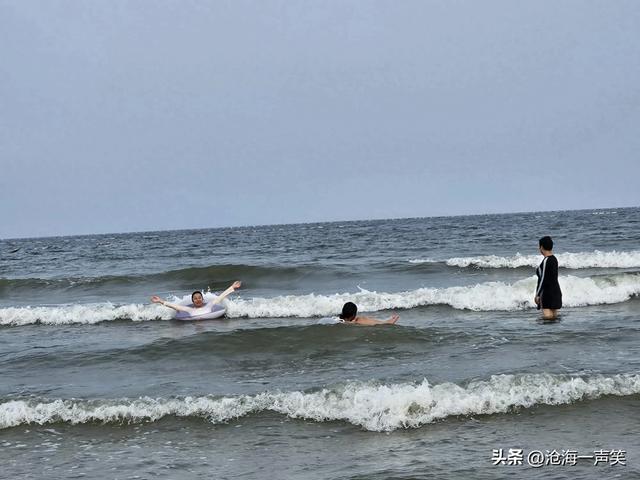 尽情享受大海的温暖怀抱吧，畅游遨游，拥抱拥有！