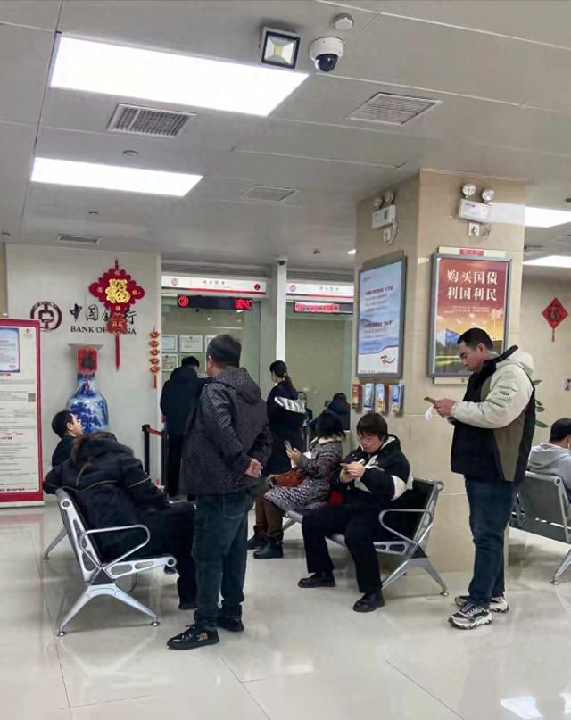 银行人员说漏嘴：明年起，手里有定期存款的人，尽量做好3个准备