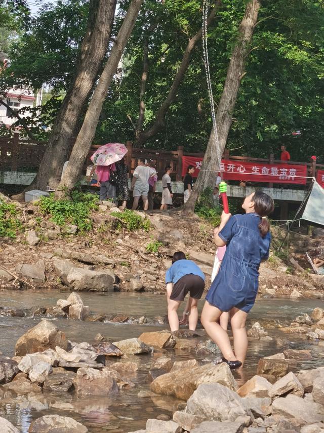 这个夏天，道观河景区火了，天然河道成“天然空调房”
