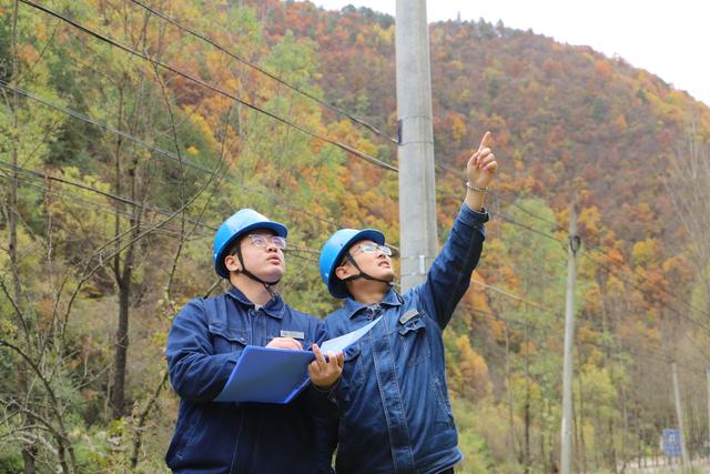 国网太白县供电公司：红叶染群山 电护“金秋旅游季”