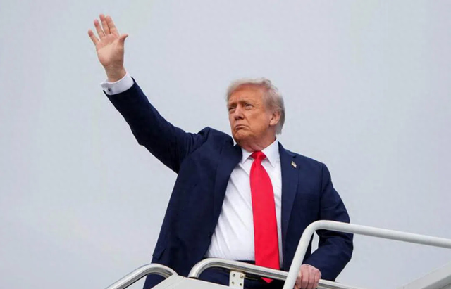 特朗普不得不访华，美国人已经发现，中国跟二战时期美国一样强大