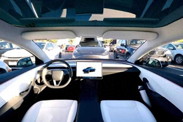 特斯拉Robotaxi应用正式对公众开放 年底计划取消安全员