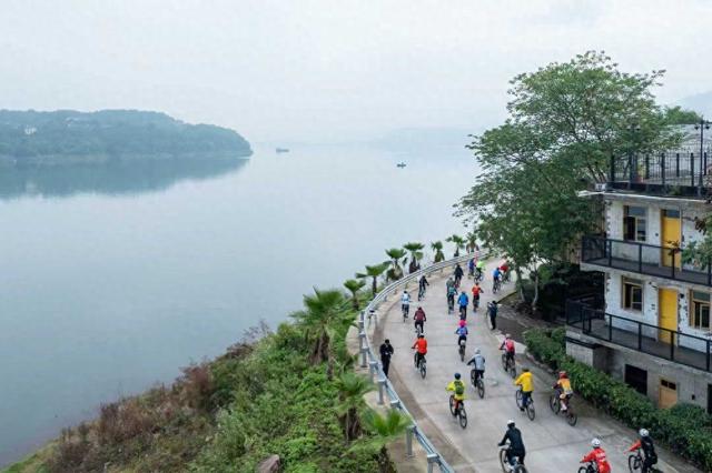 篝火、烟花秀、骑行……涪陵多元文旅场景解锁新年“仪式感”