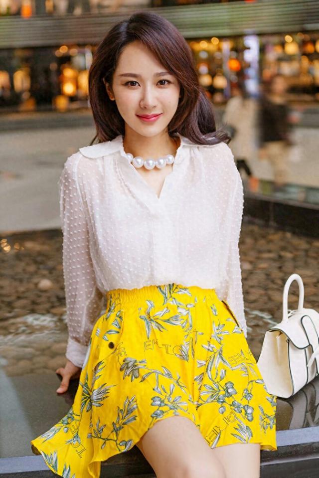杨紫资料（著名女星杨紫童星出道）