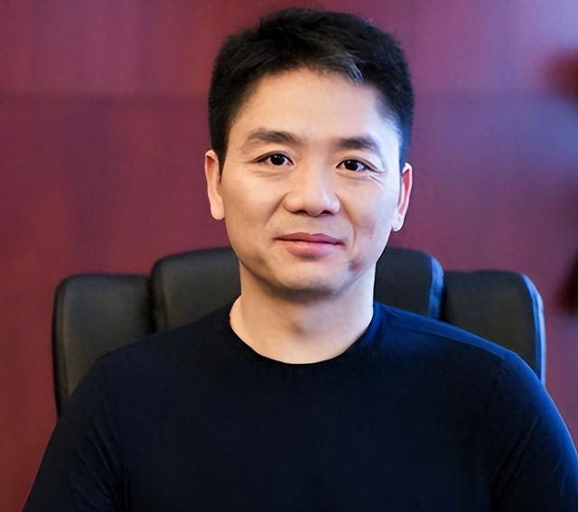 刘强东光送年货没发钱，60岁村民被问是否失望	，老人家回答太戳心