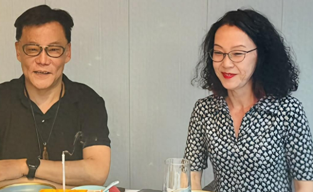 李国庆再婚，网友夸赞：三观正，前妻曝光他的丑闻，看来能洗白了