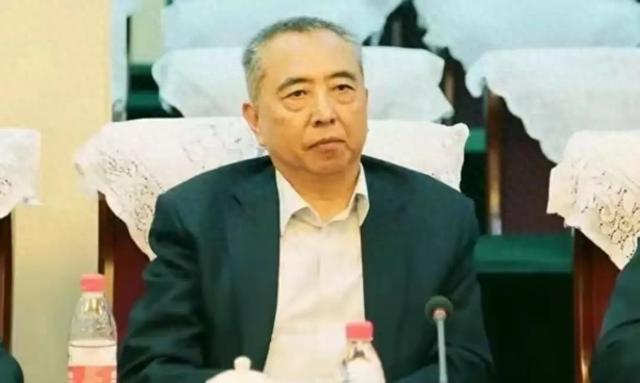 苏斌，华国锋的儿子，憨厚正气，慈祥善良，一身正气，家风优良