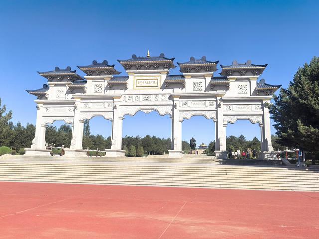 成吉思汗陵找到了？有什么可看的？为什么会建在鄂尔多斯市？