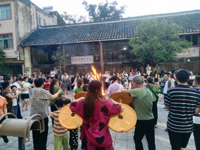 贵州毕节百里杜鹃：端起“旅游碗” 吃好“旅游饭”