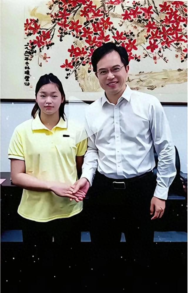 全红婵又火出圈！这张合影，满是惊喜与喜爱