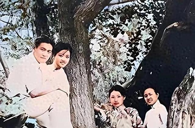 张学良痴迷一生的赵一荻有多美？16岁时在香山留影，美若天仙！