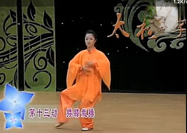 一招“搂膝栽捶”，既能防身又能强身！详细分解，让你练对、练好