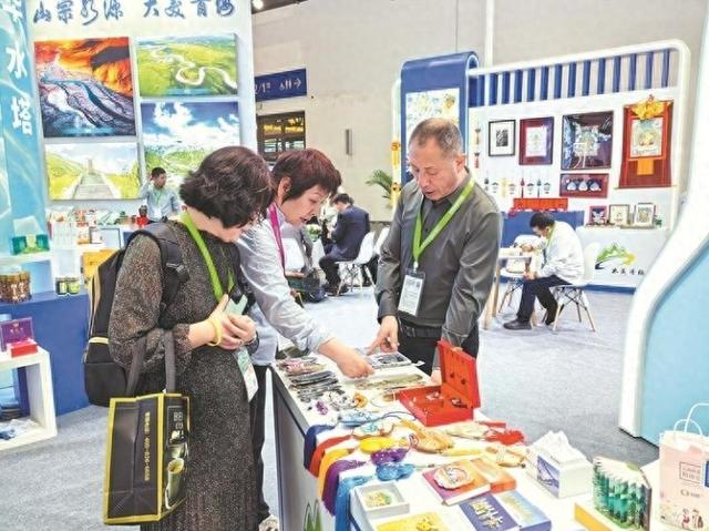 大美青海椰城“出圈”记——2025中国国际旅游交易会侧记