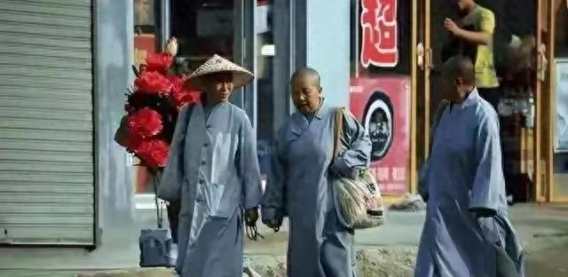 五台山尼姑数量激增，个个容貌娇美，游客建议保持距离