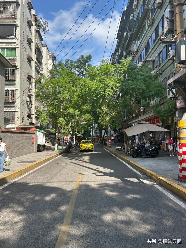 寻面之旅第678站：在枣子岚垭发现5元的小面