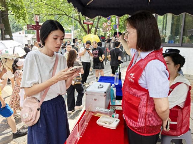 岳麓山人多了，也更好逛了