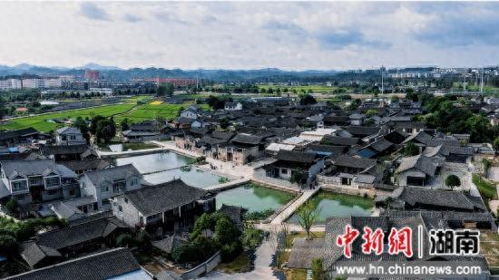 湖南中方县荆坪古村谱新韵 文化赋能迎客来