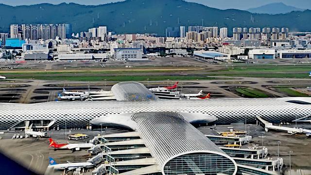 从飞机窗外高空俯瞰深圳和珠海，真的太漂亮了！