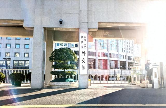 中方对美反制落地，合作全部叫停，美国强烈抗议，3句话极其无耻