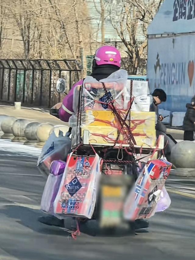 不到8年开了近500个前置仓，狂奔的山姆陷“超载”风波，骑手：有时一单就50斤重