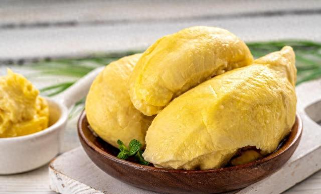 没熟的榴莲怎么放让它快点熟（硬核榴莲自救术放一晚上从砖头变奶油）