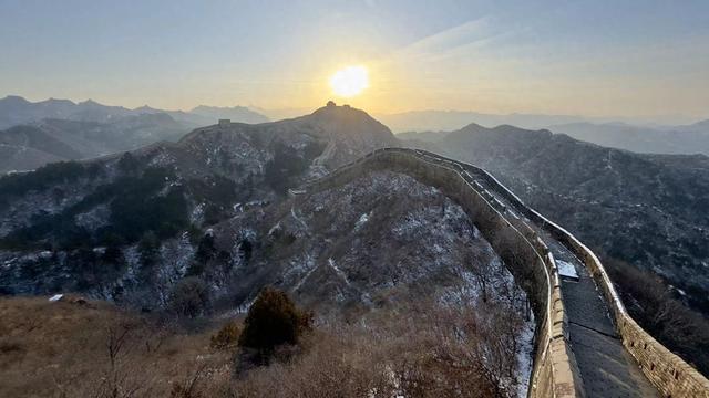 河北滦平：雪后清晨金山岭长城美如画