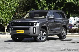 新车 | 售25.98万元起 北京BJ60雷霆魔核电驱版上市 增程动力/提供7座图片