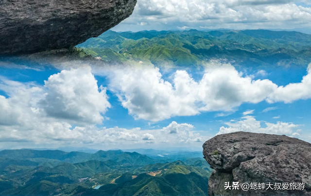 凭借“巨石打卡点”爆火的浙江徒步路线真棒，一到周末，驴友汇聚