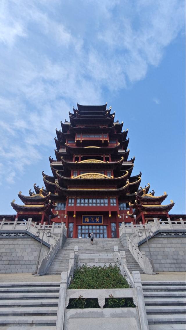 我是上海人，旅游景点黄河楼，买联票逛蒲园看皮影很惬意