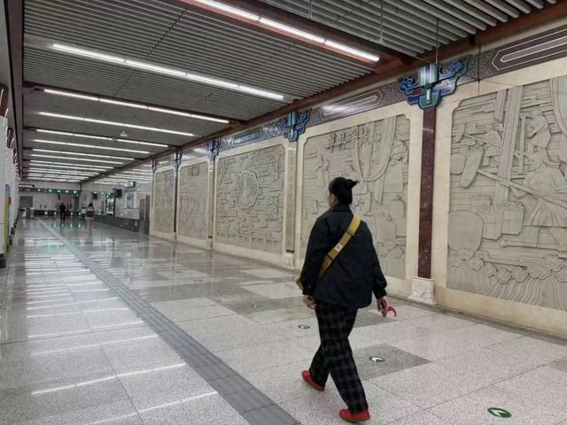 沿着7号线逛东城,解锁藏在一蔬一饭、一步一景里的“小确幸”→