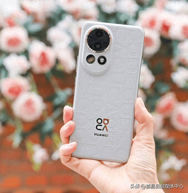 华为亮出“底牌”，麒麟9000SL+卫星通信，512GB不到2200元