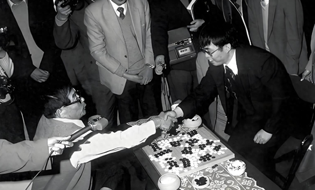 一个“时代	”结束了！聂卫平棋圣，一路走好！