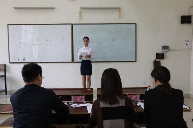 单招的面试自我介绍范文（高职学生单招面试自我介绍范文五篇）