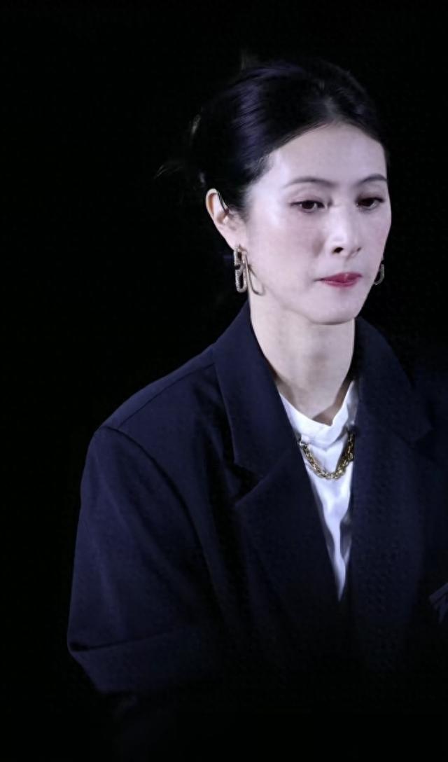 隋俊波确实美人胚子，她这脸很适合电影，颜值天花板是给我一支烟
