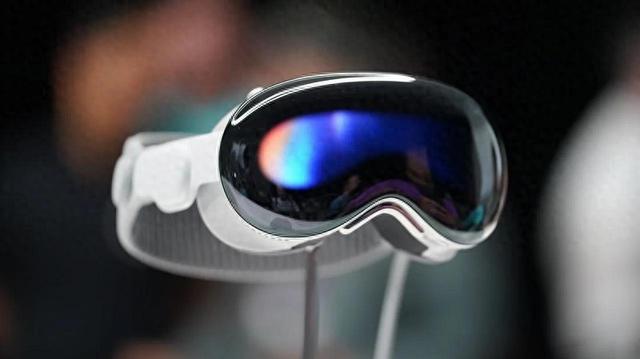 库克力挺Vision Pro，2027年重设计版本及智能眼镜计划曝光